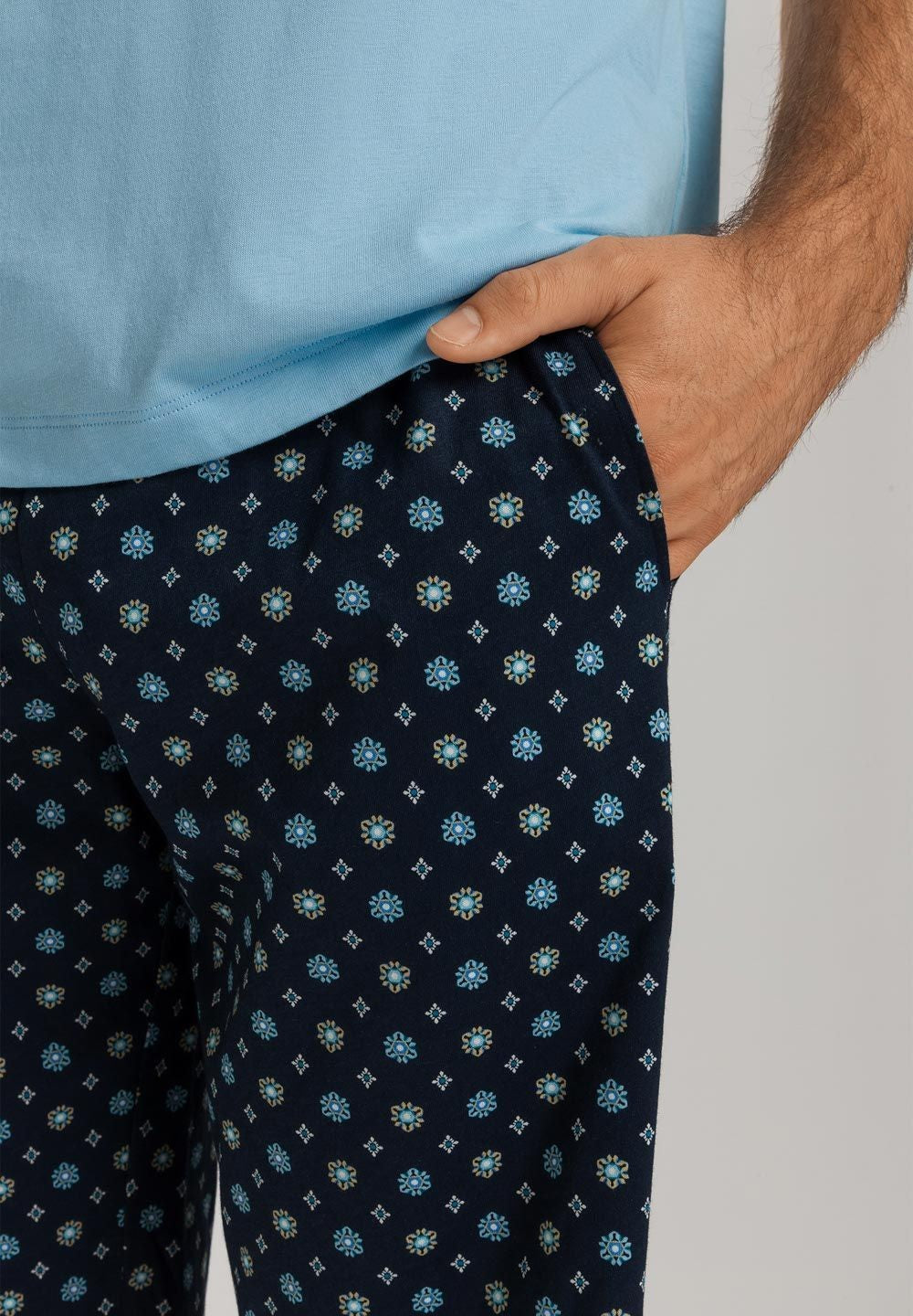 Hanro S/SLV Pyjama in regatta tie print - Blue - 4