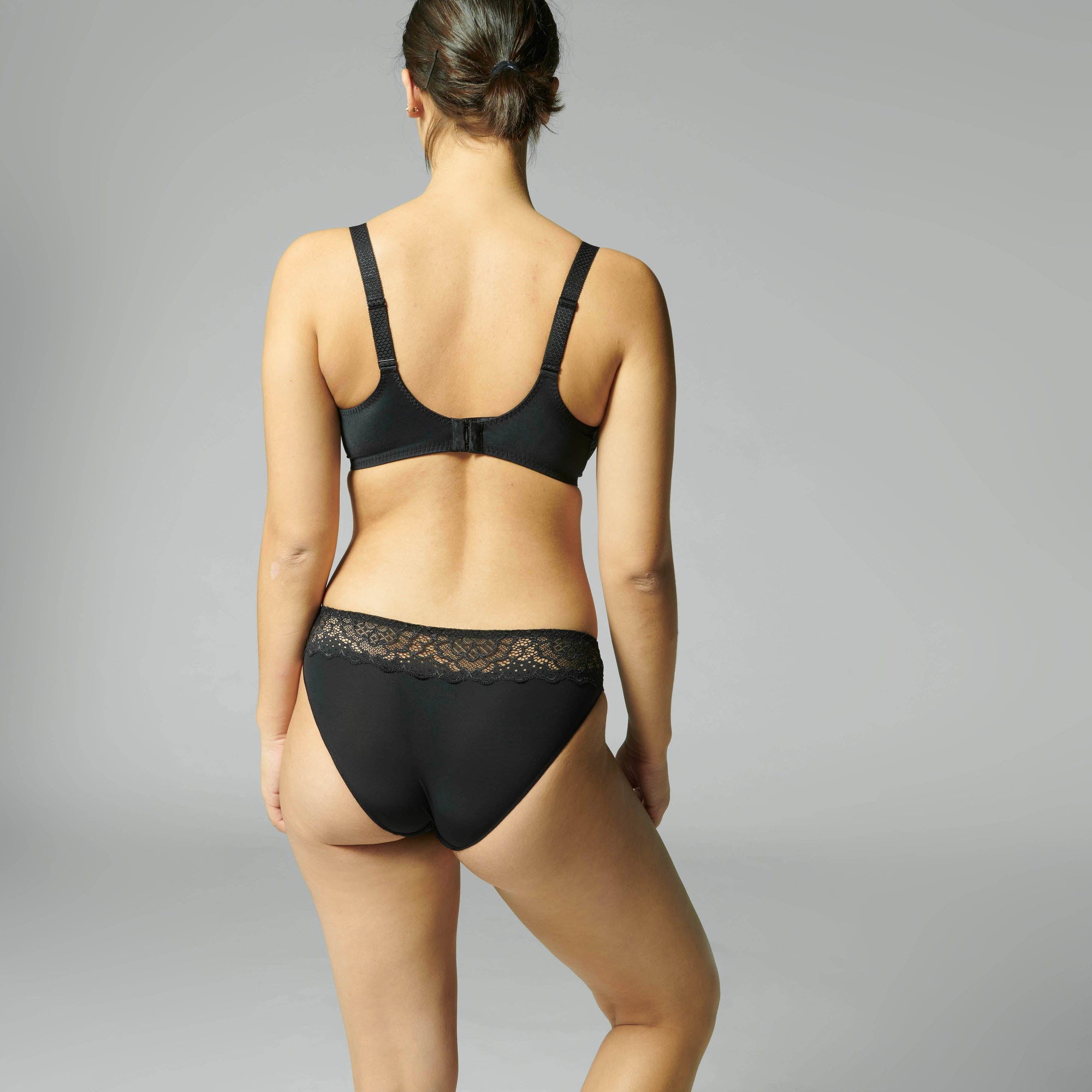 Caresse Rigid moulded bra - Black - Image 4