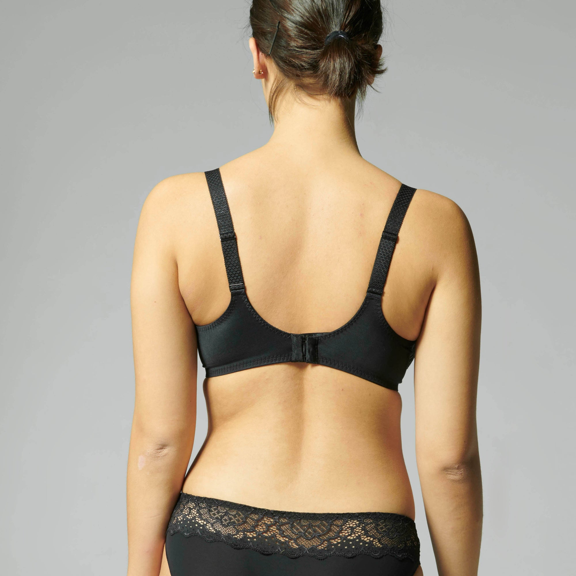 Caresse Rigid moulded bra - Black - Image 5