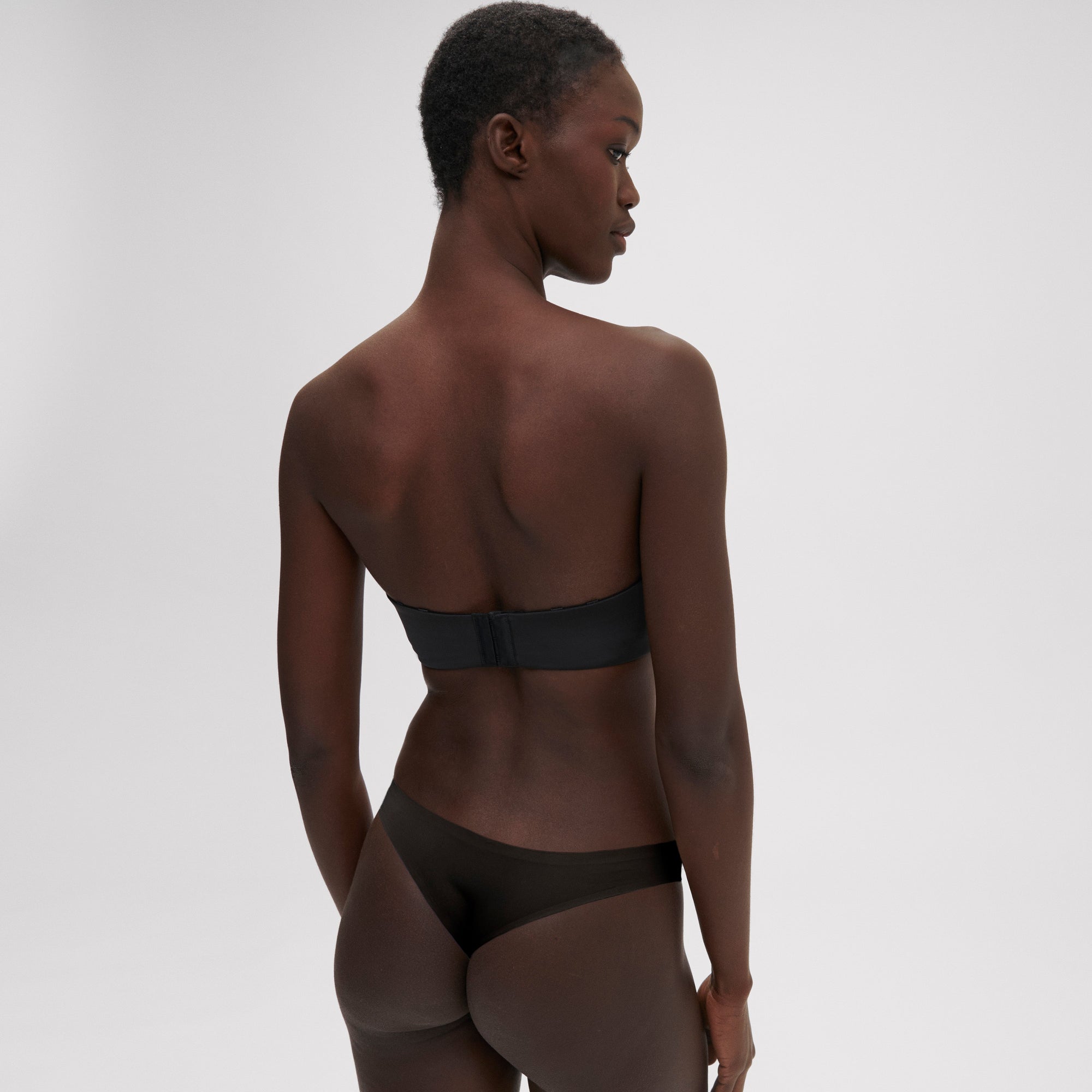 Essentiel Multi-position strapless bra - Black - Image 4