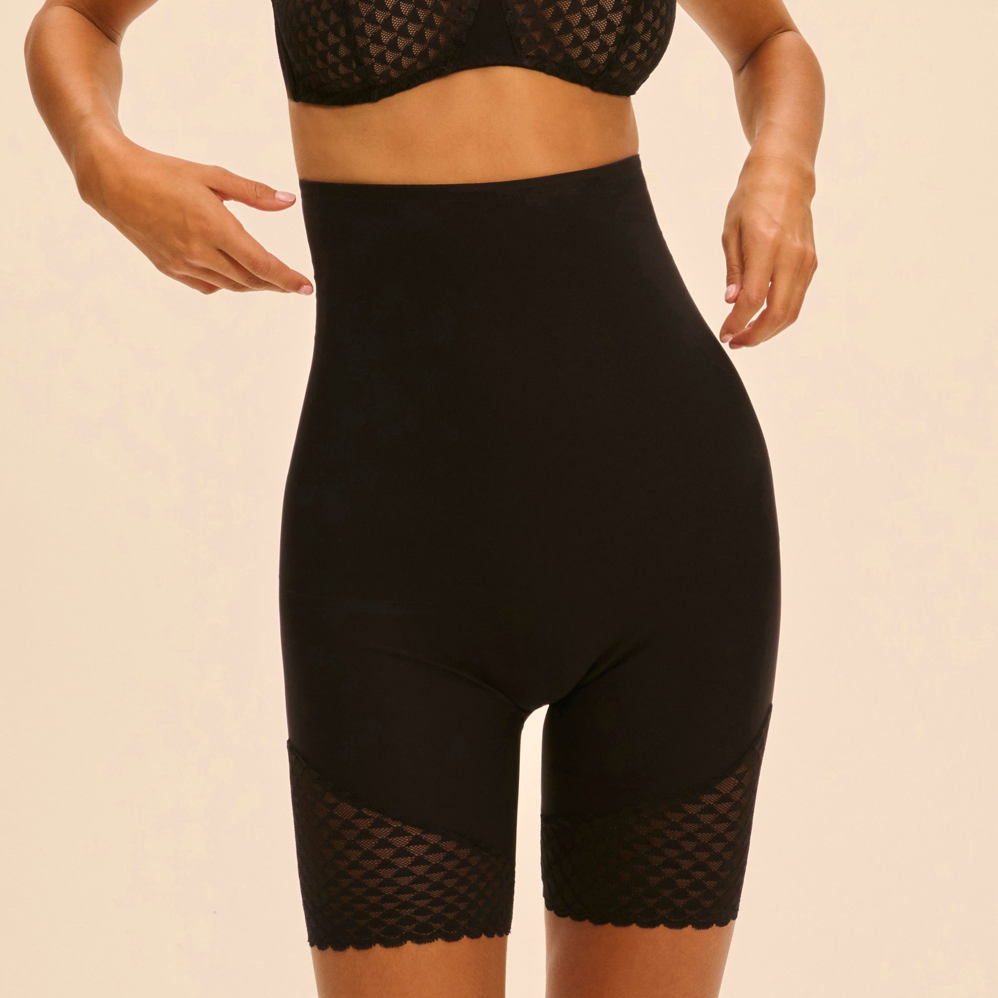 Subtile High-waist sheath panies in lace and veined mesh. - Black - Image 1