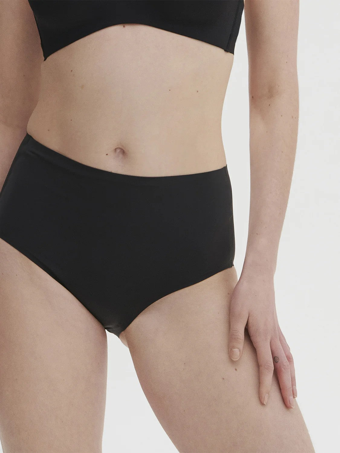 Essential High waisted - light control panties - Black - 1