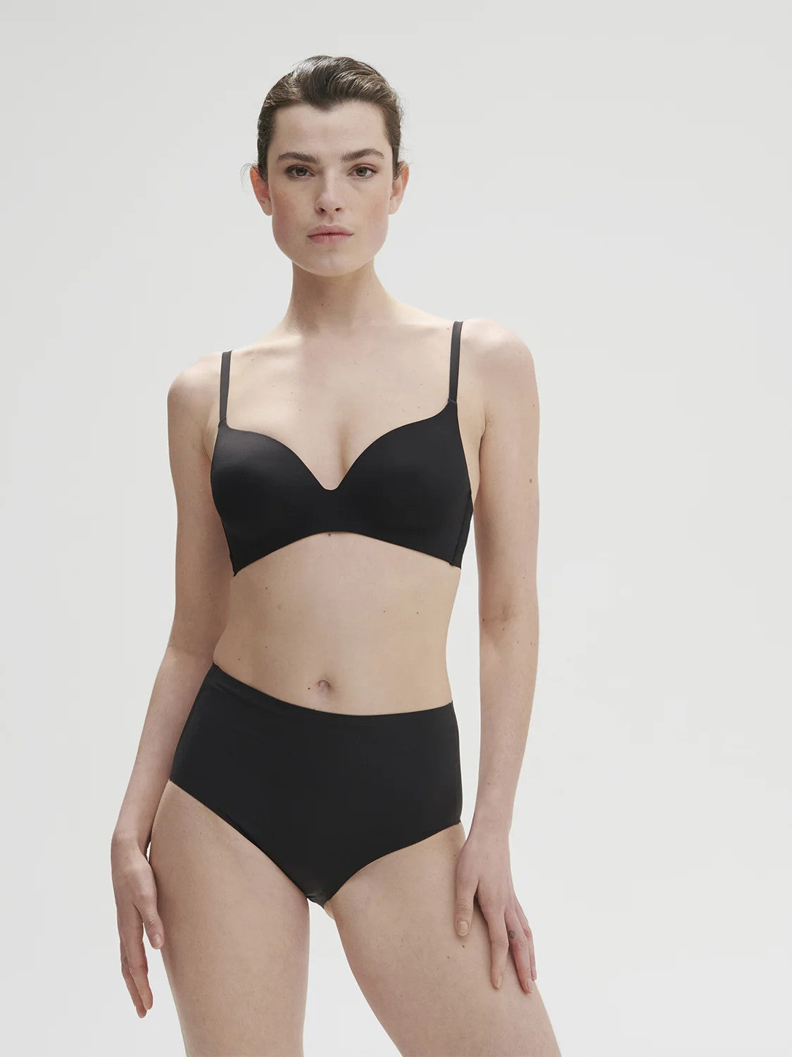 Essential High waisted - light control panties - Black - 3