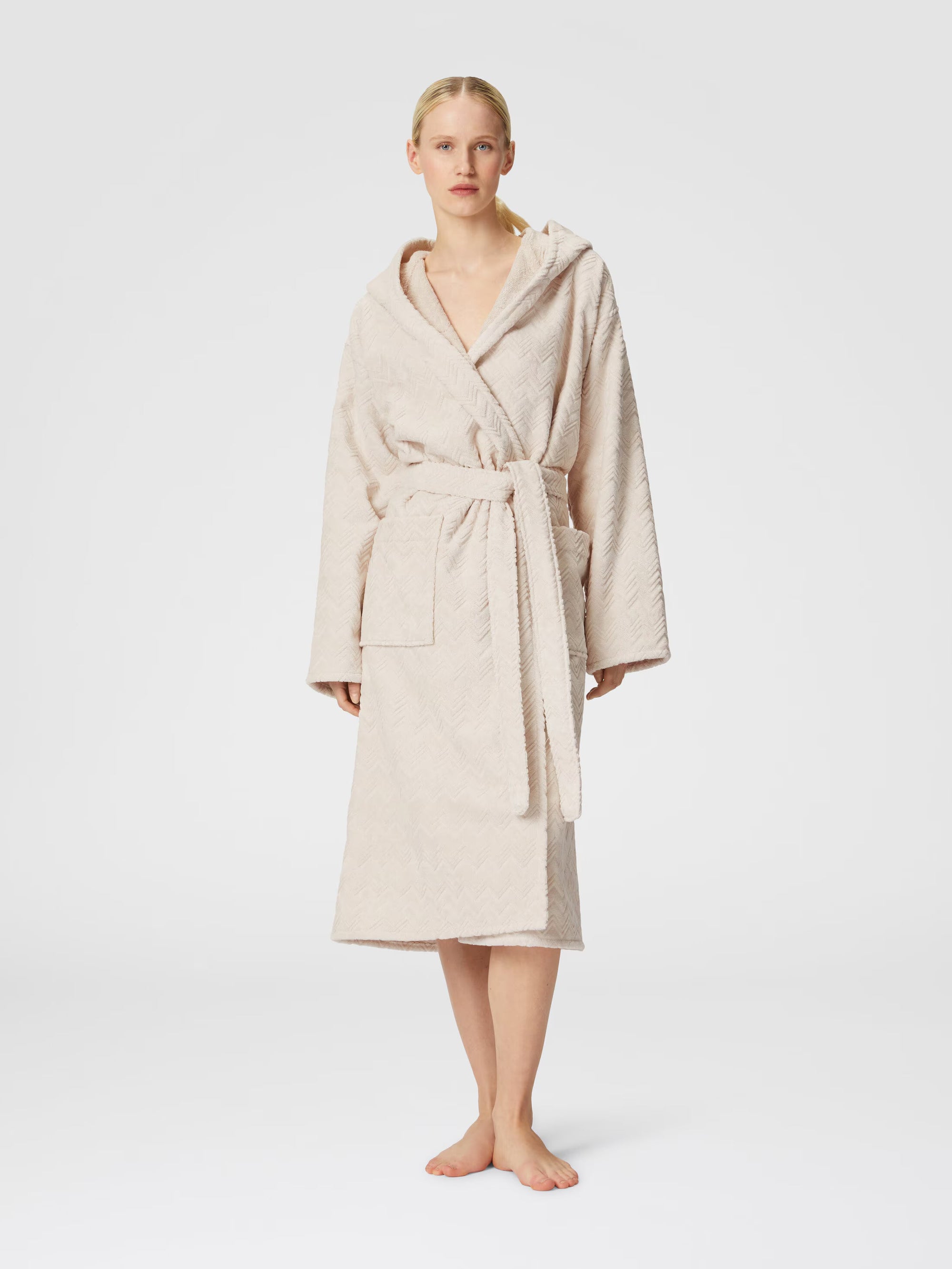 Chalk hooded bathrobe in chevron motif - Ivory - 1