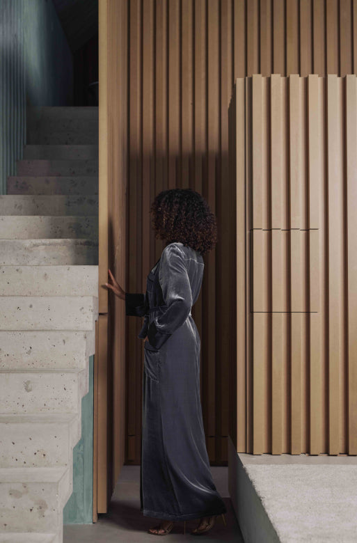 Bruna long grey velvet robe - 4