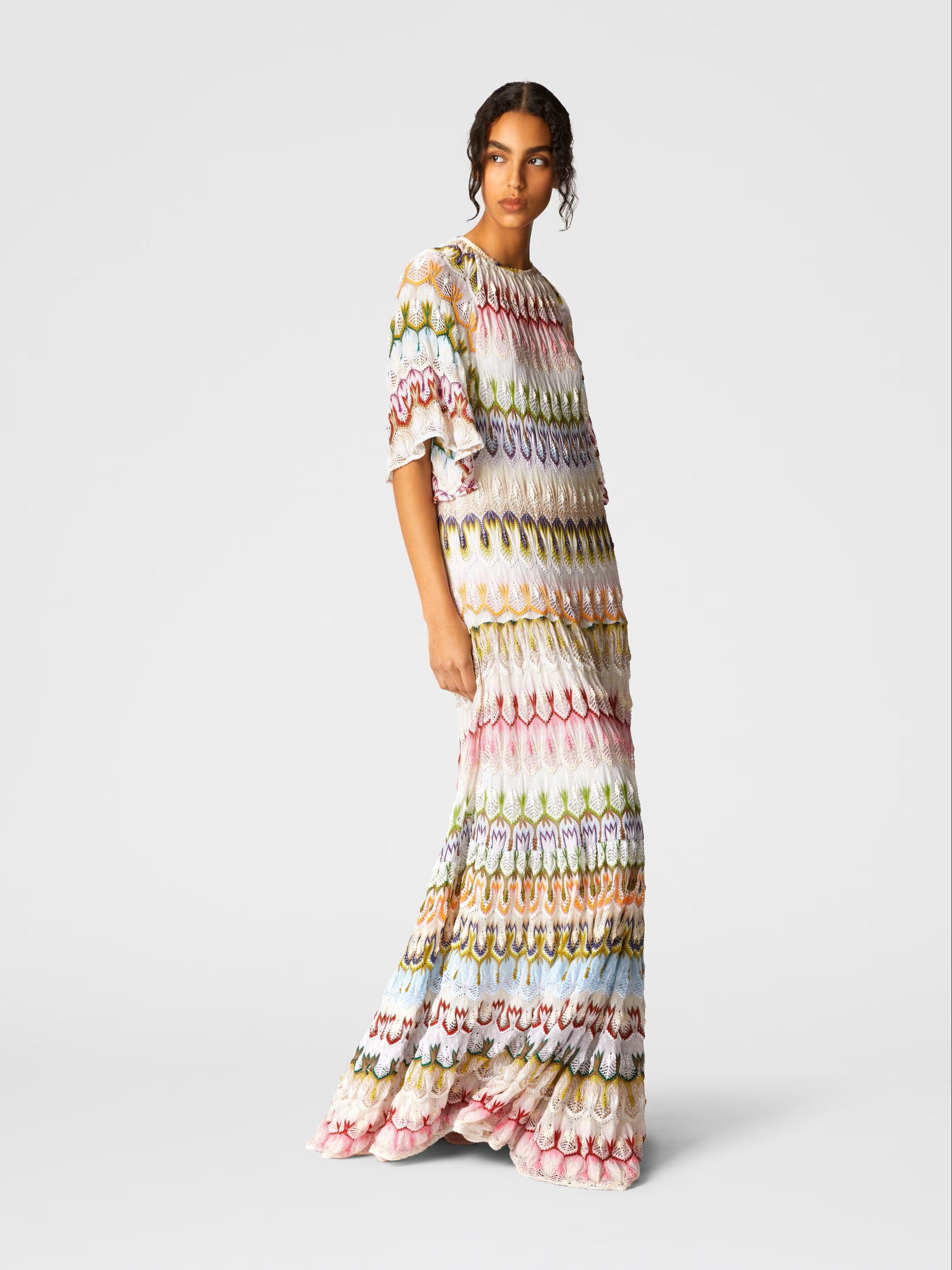 Short sleeve long dress with floral lace details - 1