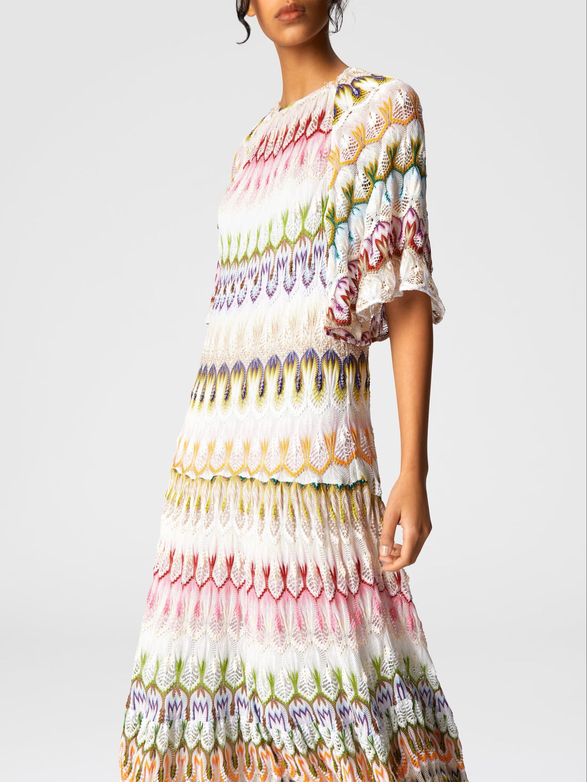 Short sleeve long dress with floral lace details - 2