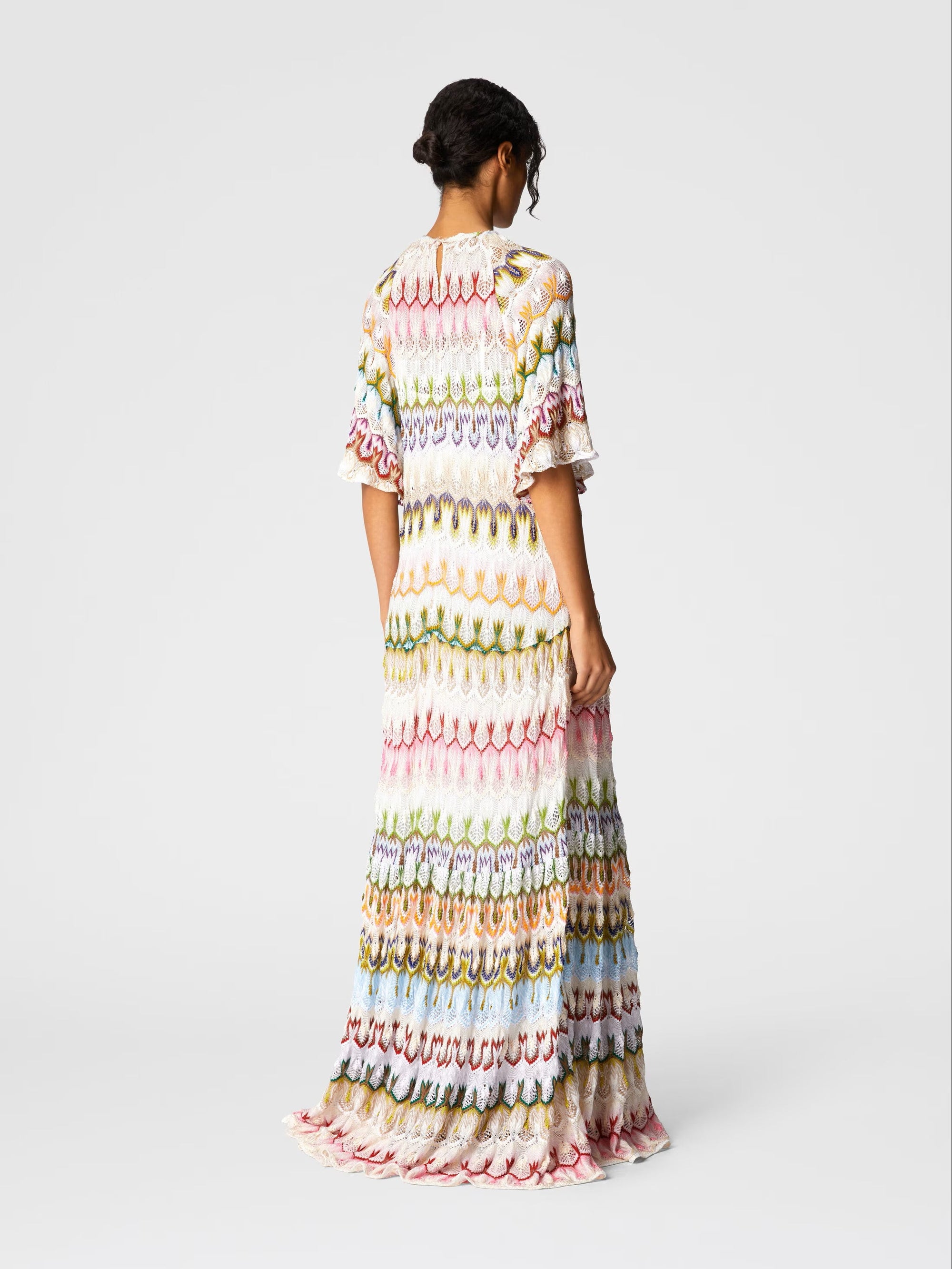Short sleeve long dress with floral lace details - 3