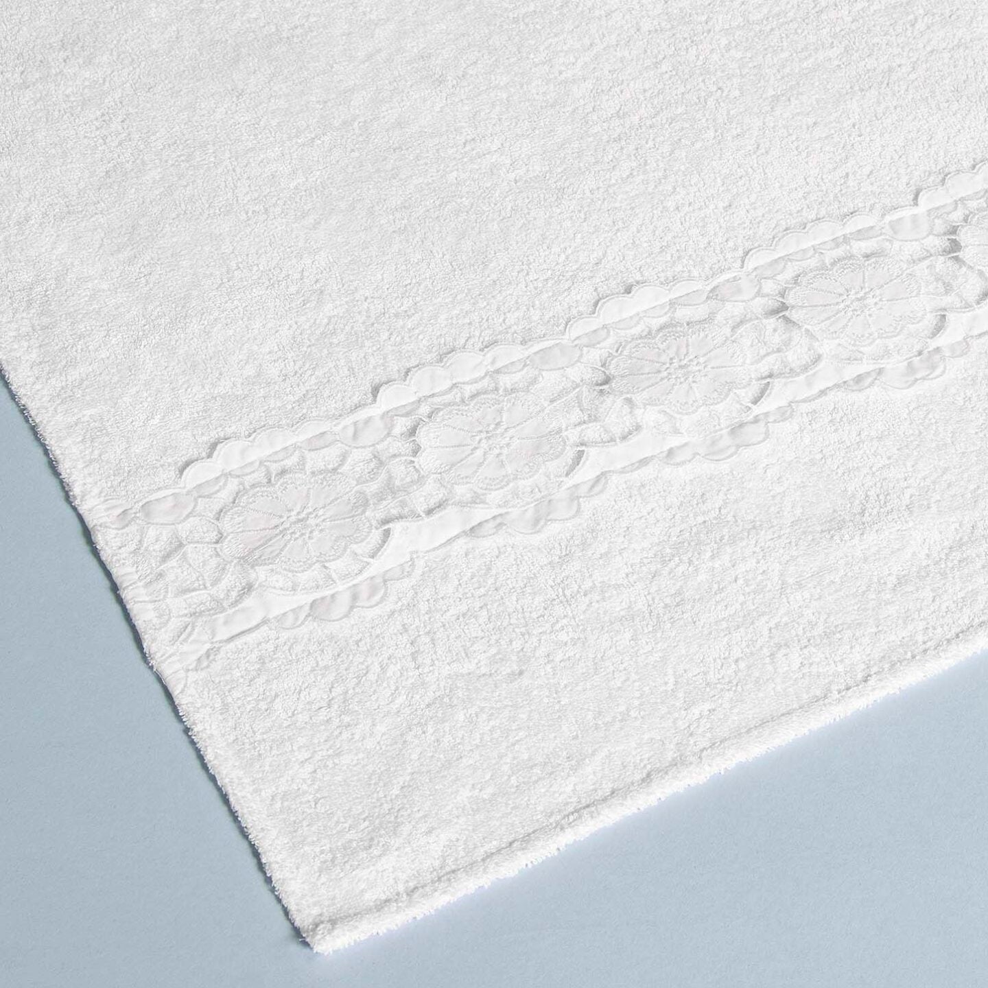 Perforated shower towel - White - 1